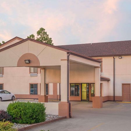 Super 8 By Wyndham Vincennes Motel Eksteriør bilde