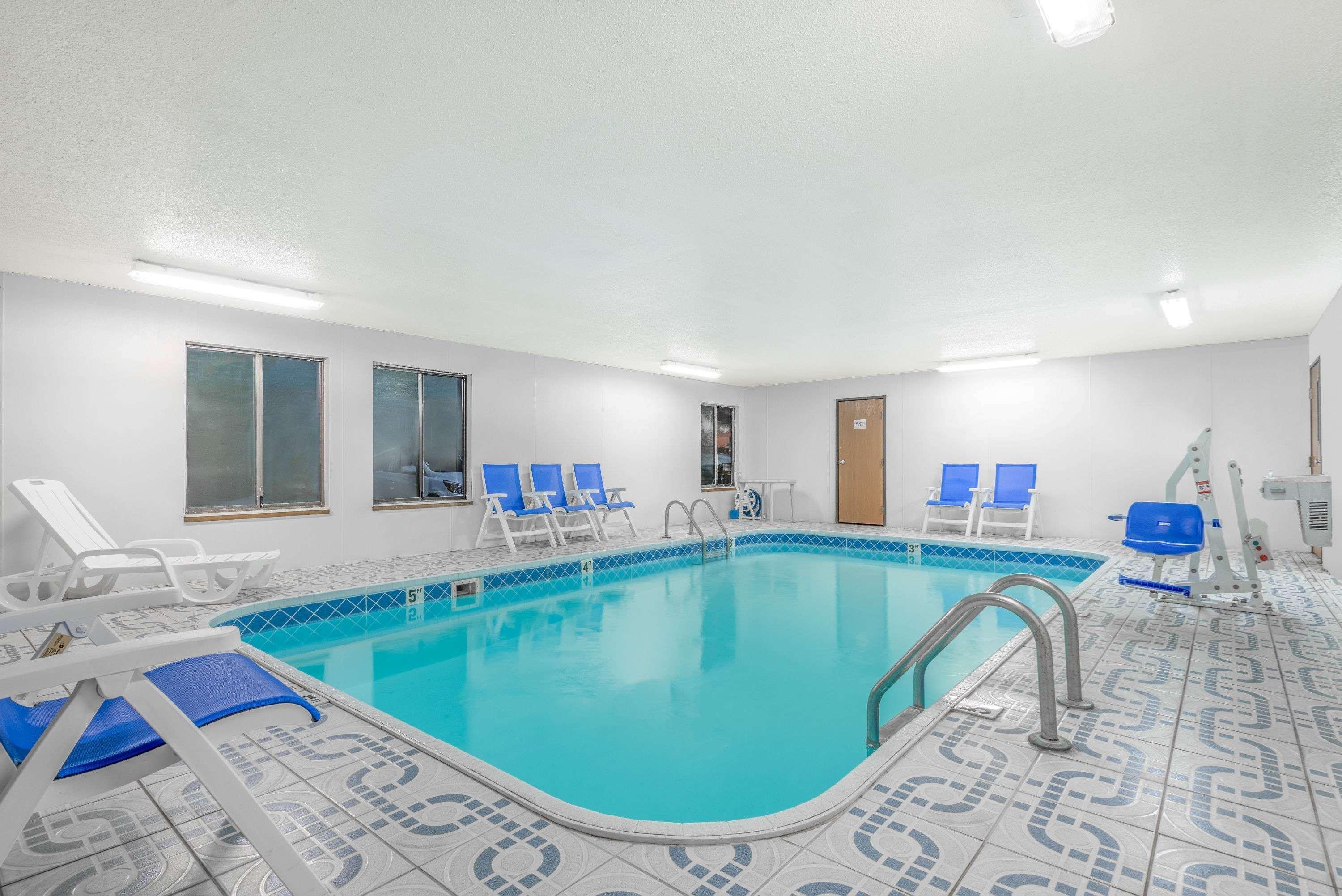 Super 8 By Wyndham Vincennes Motel Eksteriør bilde